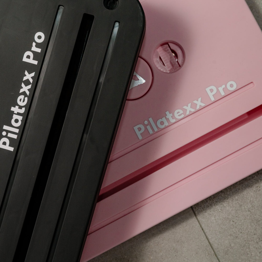 Reformer-Pilates-Übung auf dem faltbaren Pilatexx Pro Board